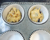 Foto del paso 2 de la receta: Magdalenas de naranja con ciruelas secas y nueces