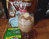Foto langkah ke 3 dari resep Indocafe coffeemix with milo dalgona topping.