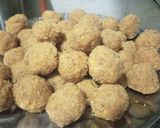 A picture of step 4 of Besan suji Mawa ladoo.
