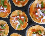 A picture of step 6 of Mini Rava Uttapam Pizza.