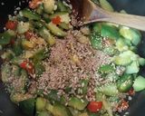 Foto del paso 2 de la receta: Saltado de zapallitos con cebolla caramelizada