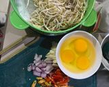 Foto langkah ke 1 dari resep Dadar Telur cah Toge.