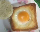 Hình bước làm 3 của món Trứng ốp la trong sandwich