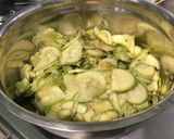 Une image de l'étape 5 de Gratin de courgettes blanches aux poivrons rouges et bouillon de bœuf.