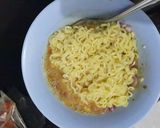 Foto langkah ke 4 dari resep Omelet mie keju.