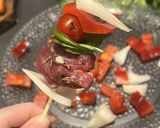 Foto del paso 3 de la receta: 🍢 Brochettes de Roast Beef Marinados con Vegetales