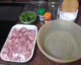 Foto del paso 1 de la receta: Carne de cochino en adobo con papas arrugas