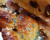 Foto del paso 6 de la receta: Trenza de hojaldre rellena de yema pastelera y uvas pasas
