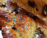 Foto del paso 6 de la receta: Trenza de hojaldre rellena de yema pastelera y uvas pasas