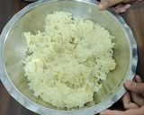 A picture of step 2 of Ragda Patties.