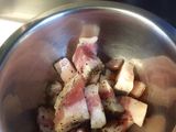 Arroz con guangiale longaniza picante y crosta de parmesano y limón