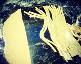 Foto del paso 2 de la receta: Tallarines frescos con brandada, espinacas frescas y salsa de pil-pil