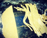 Foto del paso 2 de la receta: Tallarines frescos con brandada, espinacas frescas y salsa de pil-pil