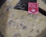Foto langkah ke 10 dari resep Schnitzel Mushroom Sauce.