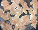 รูปขั้นตอนการทำที่ 3 ของ อกไก่ผัดซีอิ๊ว (ล้างตู้เย็น)