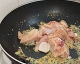 Gambar langkah 1 resipi Sup Ayam Shiitake.
