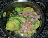 Foto del paso 4 de la receta: Aguacate con langostinos y salsa cocktail