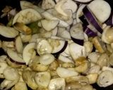Foto langkah ke 3 dari resep Tumis Terong Ungu Jamur Kancing.