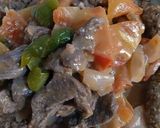 صورة لخطوة 2 من وصفة كفتة ولحمة شقفة مع البصل والبندورة