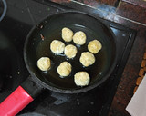 Foto del paso 5 de la receta: Sopa de lechuga con albóndigas de pan