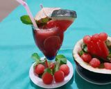 A picture of step 4 of Watermelon Mojito with blue Curacao.