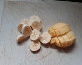 A picture of step 1 of Rice apple banana porridge.
