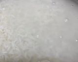 A picture of step 1 of Peas pulao.