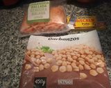 Foto del paso 1 de la receta: Caldo de pollo con garbanzo, zanahorias y pasta exprés
