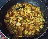 A picture of step 8 of Aloo Gobhi Matar Curry.