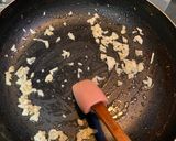 Foto langkah ke 2 dari resep Ayam goreng mentega.