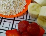 Foto langkah ke 1 dari resep Jus Smoothie Pisang, Strawberry.