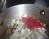 A picture of step 2 of Japanese noodle sandwich(yakisoba bread).
