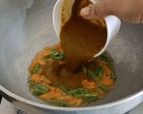 A picture of step 3 of Burmese veg khow suey.