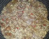 Foto del paso 4 de la receta: Riñoncitos con arroz, vino ajo y perejil