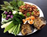 รูปขั้นตอนการทำที่ 2 ของ ข้าวคลุกน้ำพริกนรก & สะตอ