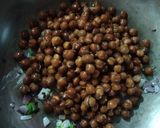 A picture of step 2 of Chana ghughni.