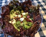 Une image de l'étape 13 de Salade de batavia rouge aux tomates séchées,olives multicolores et feta grecque.