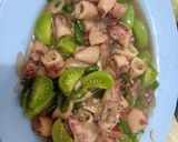 Foto langkah ke 7 dari resep Cumi asin tomat hijau.