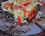 Gambar langkah 4 resipi Udang Kertas Goreng Kunyit 🍤🥗.
