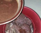 Foto langkah ke 3 dari resep Tenderloin Steak with Blackpepper Mushroom Sauce.