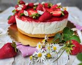 Foto del passaggio 9 della ricetta Cheesecake alle fragole