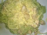 Fideos chinos de espinaca con carre de cerdo y crema