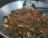 Foto langkah ke 4 dari resep Mie Tek-Tek (Mie Goreng ala abang-abang).