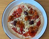 A picture of step 5 of Chorizo and olive pizza.