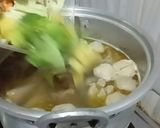 Foto langkah ke 3 dari resep 51.Sop Ceker Ayam & Bakso.
