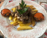 Foto del paso 11 de la receta: Cordero al ajillo con patatas fritas y champiñones rellenos