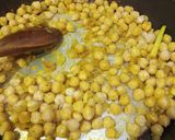 Foto del paso 1 de la receta: Bowl de garbanzos al curry, vegetales braseados y arroz