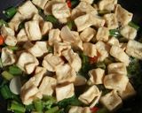 Foto langkah ke 1 dari resep oseng tahu bunga bawang murmer.
