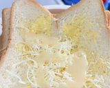 Foto langkah ke 2 dari resep Roti Panggang Keju Susu.