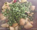 A picture of step 2 of Aloo matar.